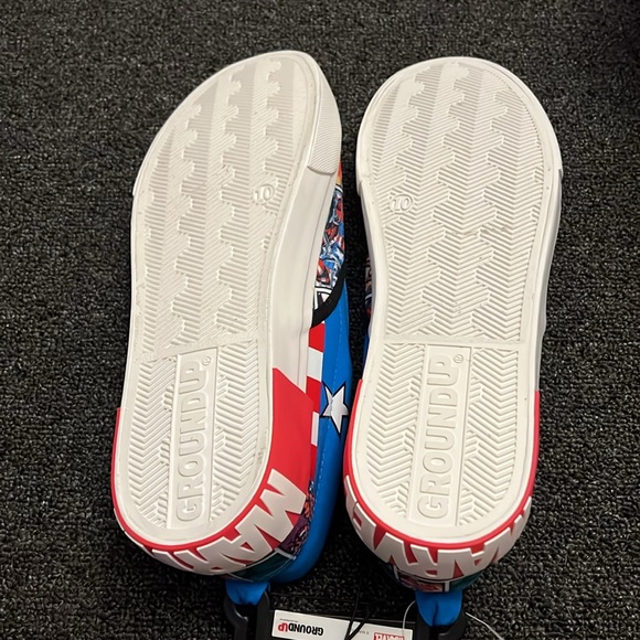 Round Up Marvel Slip On Shoes - Picture 3 of 3